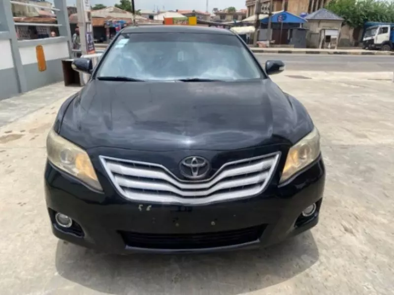 Toyota Camry   - 2010