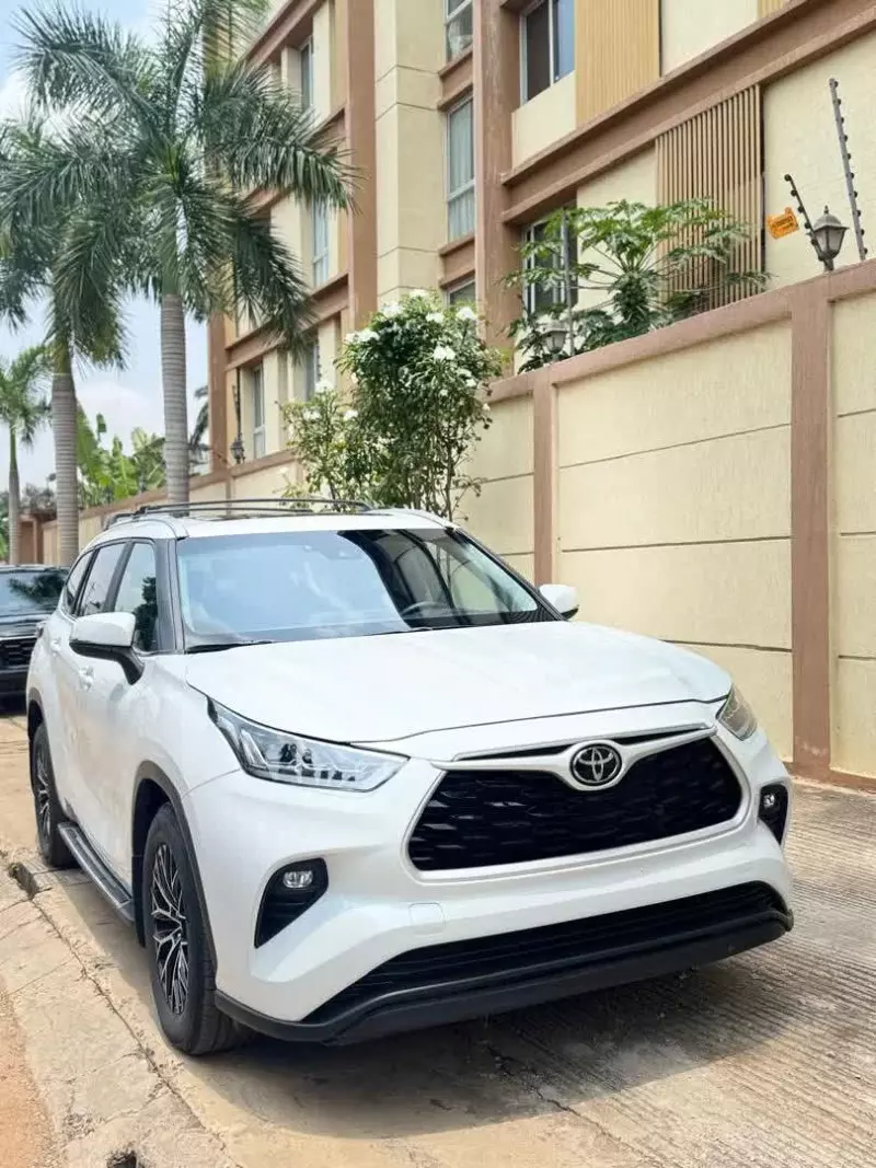 Toyota Highlander   - 2024