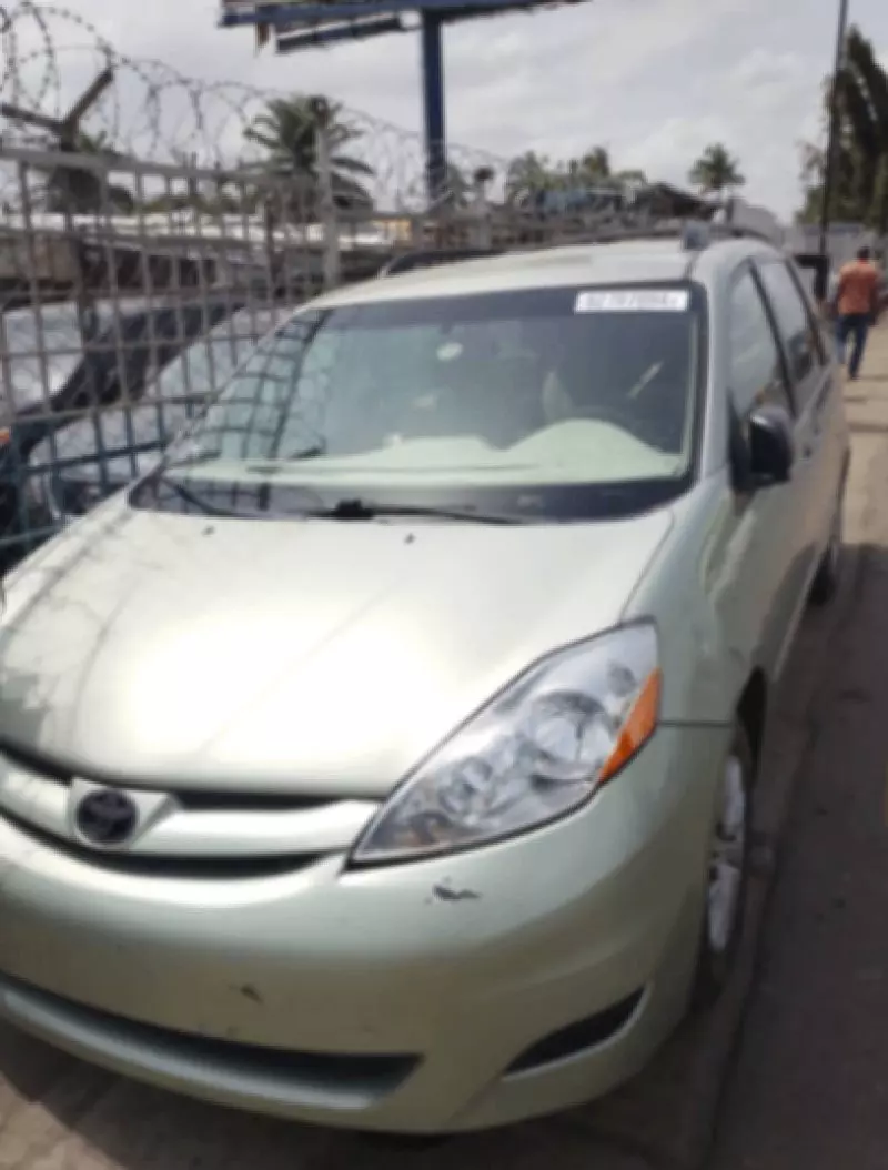 Toyota Sienna   - 2005