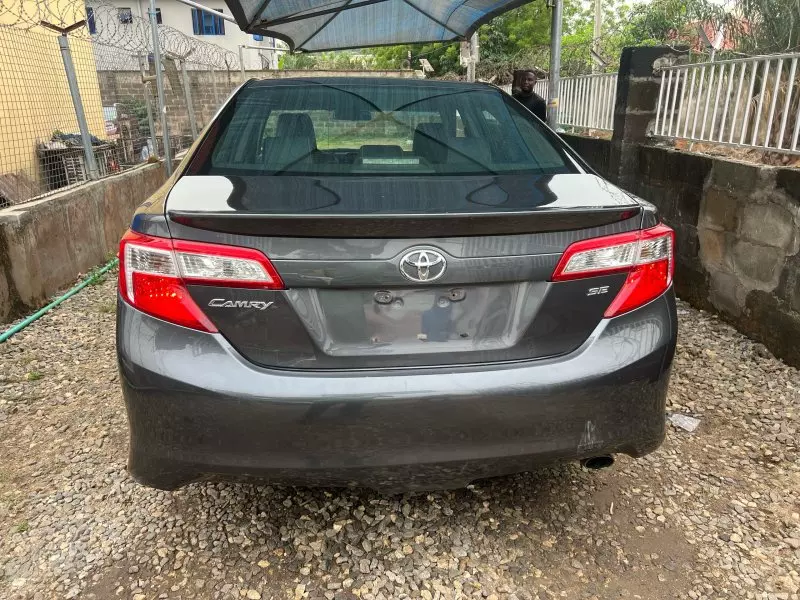 Toyota Camry   - 2013