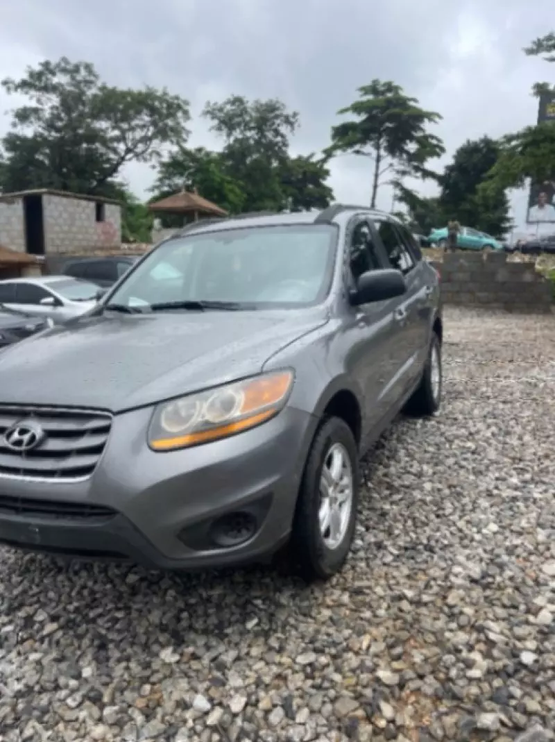 Hyundai Santa Fe   - 2010