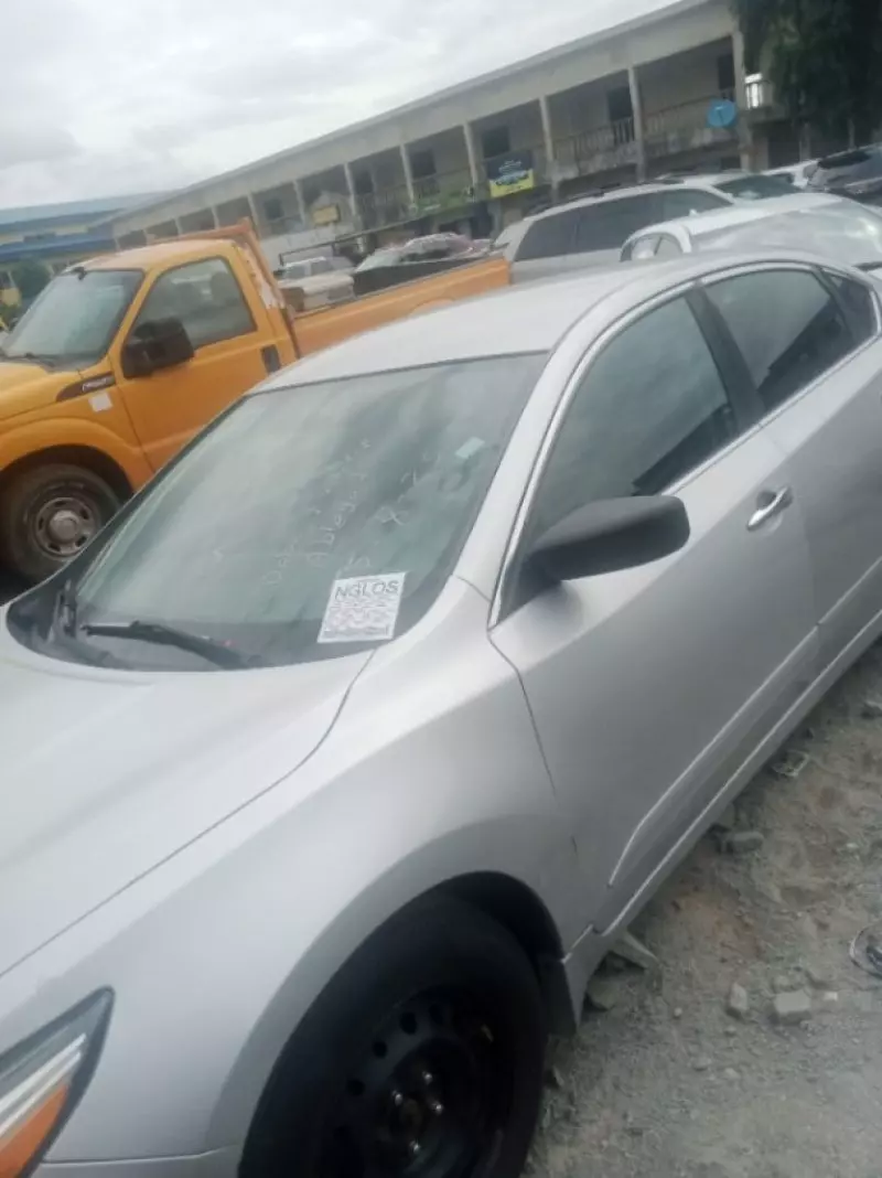 Nissan Altima   - 2015