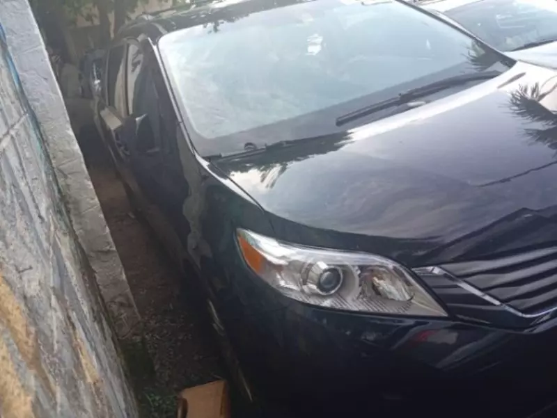 Toyota Sienna   - 2013