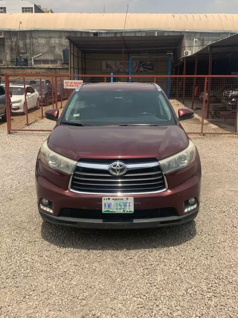 Toyota Highlander   - 2016