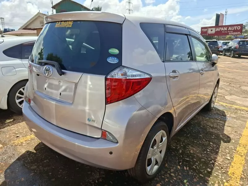 Toyota Ractis   - 2012