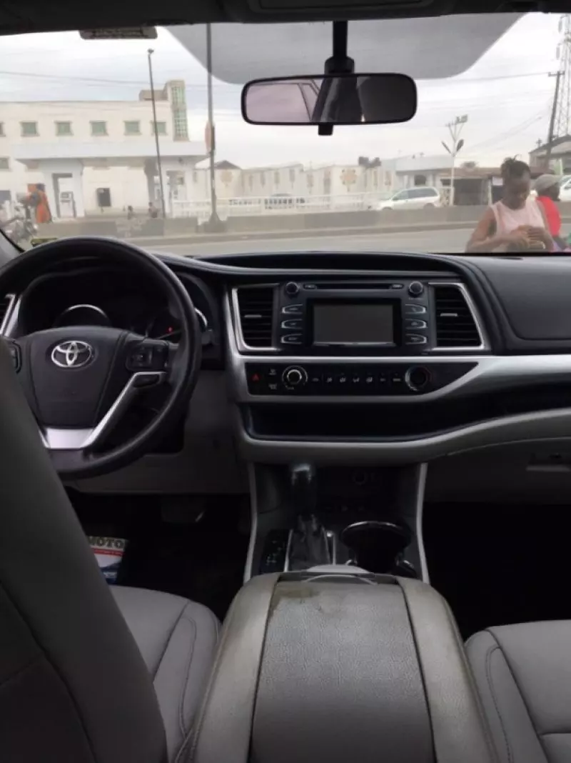 Toyota Highlander   - 2015
