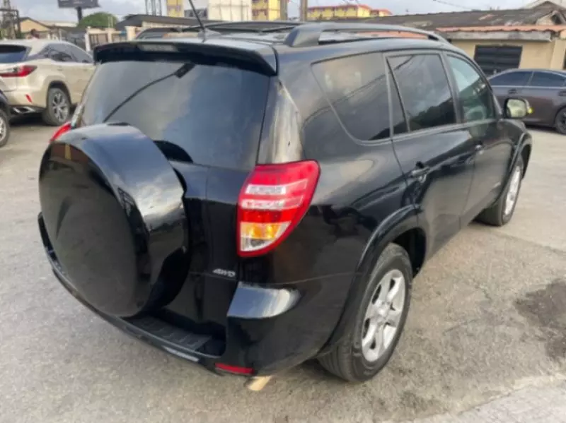 Toyota RAV 4   - 2012