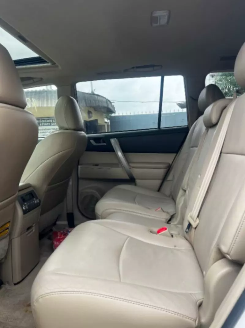 Toyota Highlander   - 2012