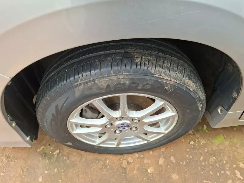 Toyota Noah   - 2014