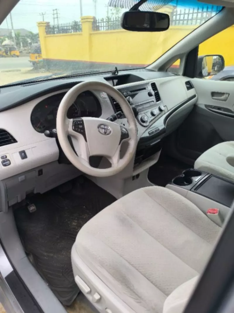 Toyota Sienna   - 2013