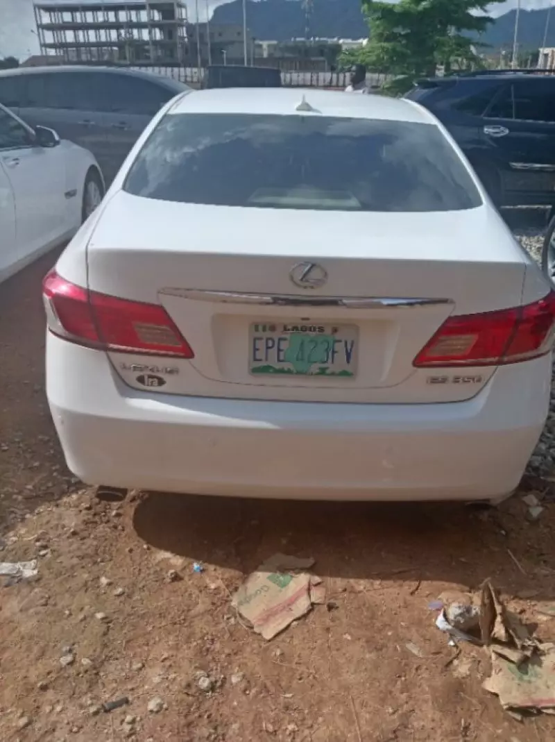Lexus ES 350   - 2010