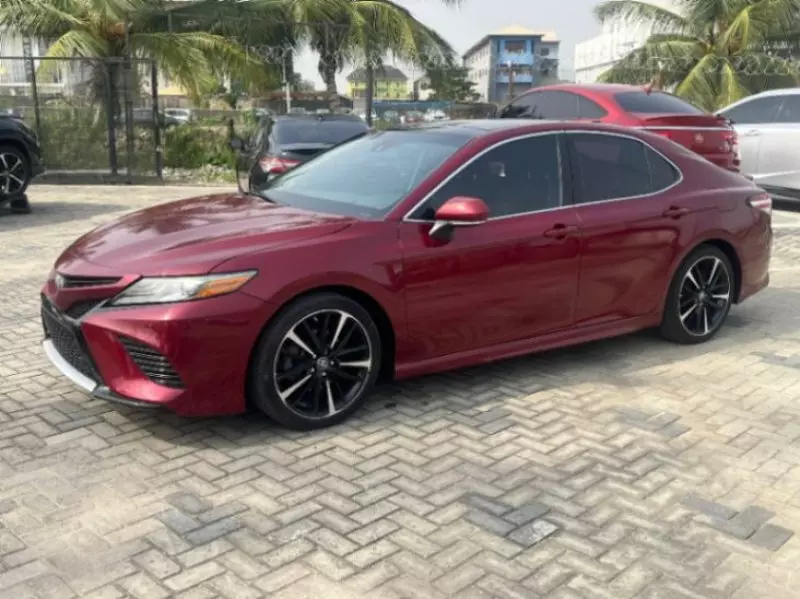 Toyota Camry   - 2018
