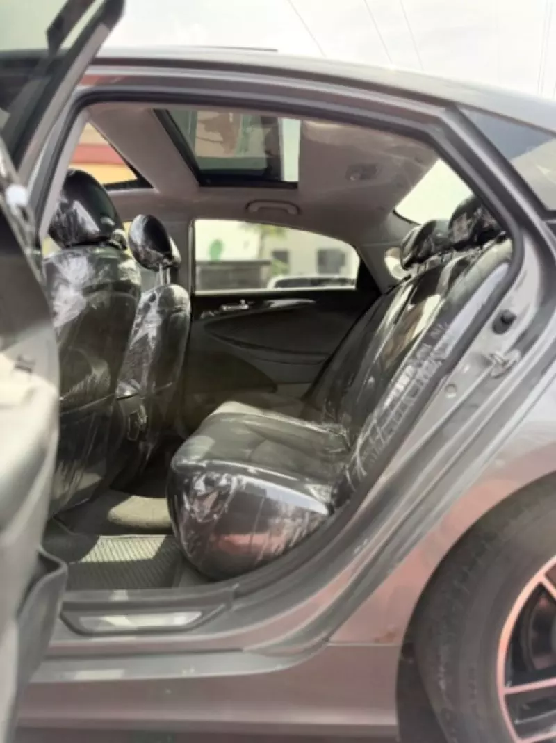 Hyundai Sonata   - 2012