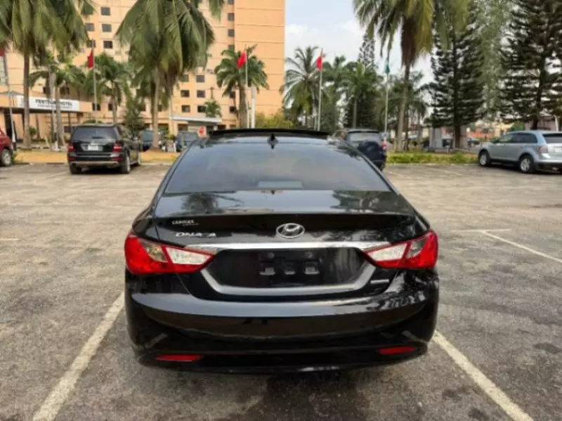 Hyundai Sonata   - 2013