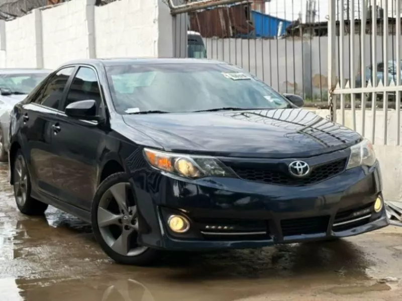 Toyota Camry   - 2013