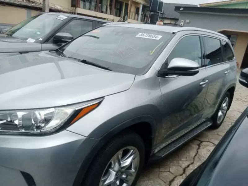 Toyota Highlander   - 2019