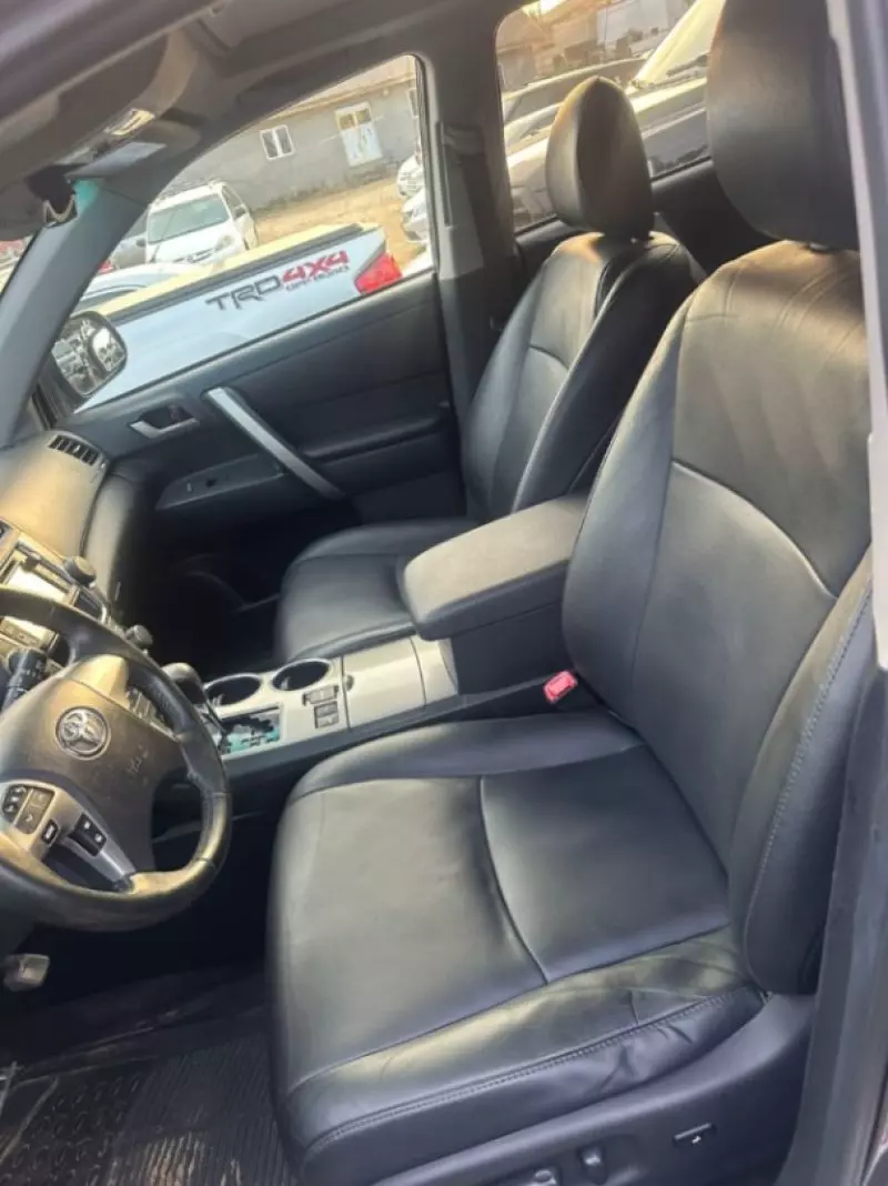 Toyota Highlander   - 2013