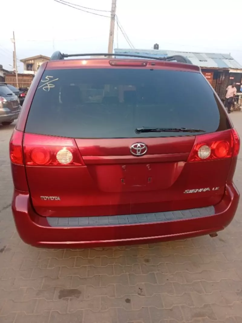 Toyota Sienna   - 2006