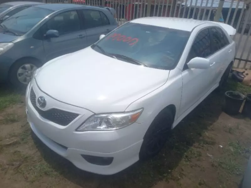 Toyota Camry   - 2009