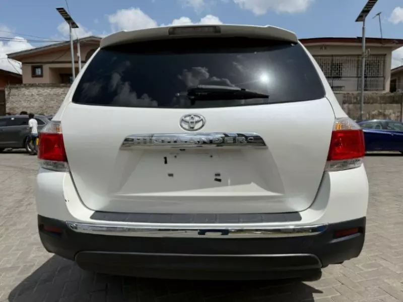 Toyota Highlander   - 2012