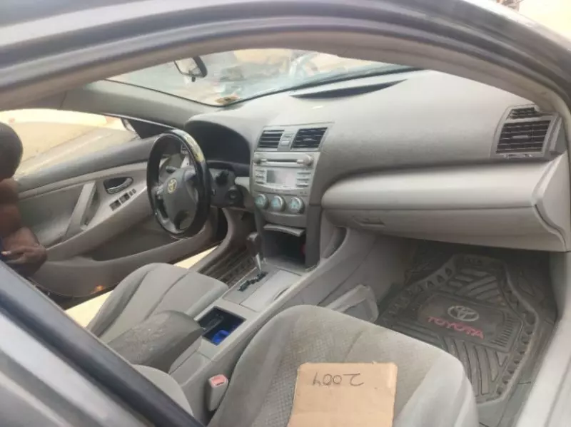 Toyota Camry   - 2009