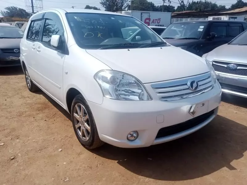 Toyota Raum    - 2009