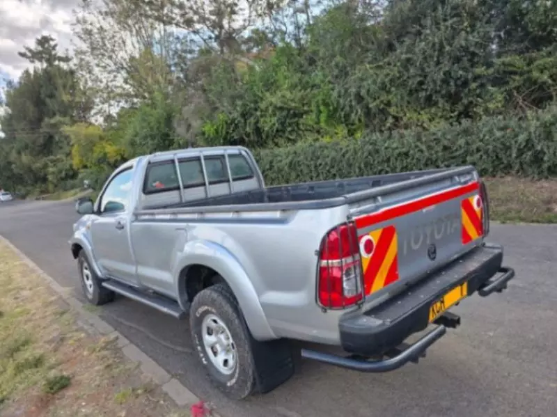 Toyota Hilux   - 2015