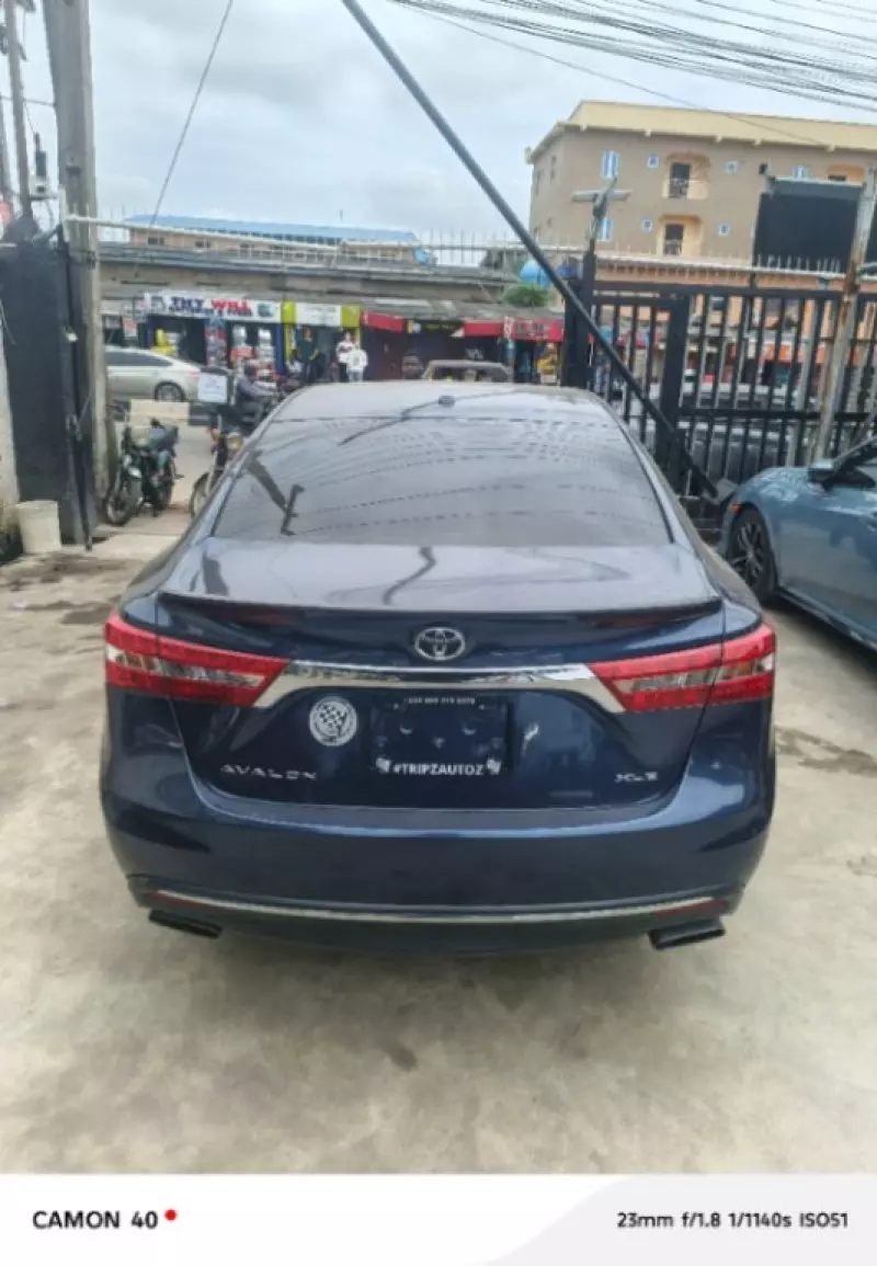 Toyota Avalon   - 2017