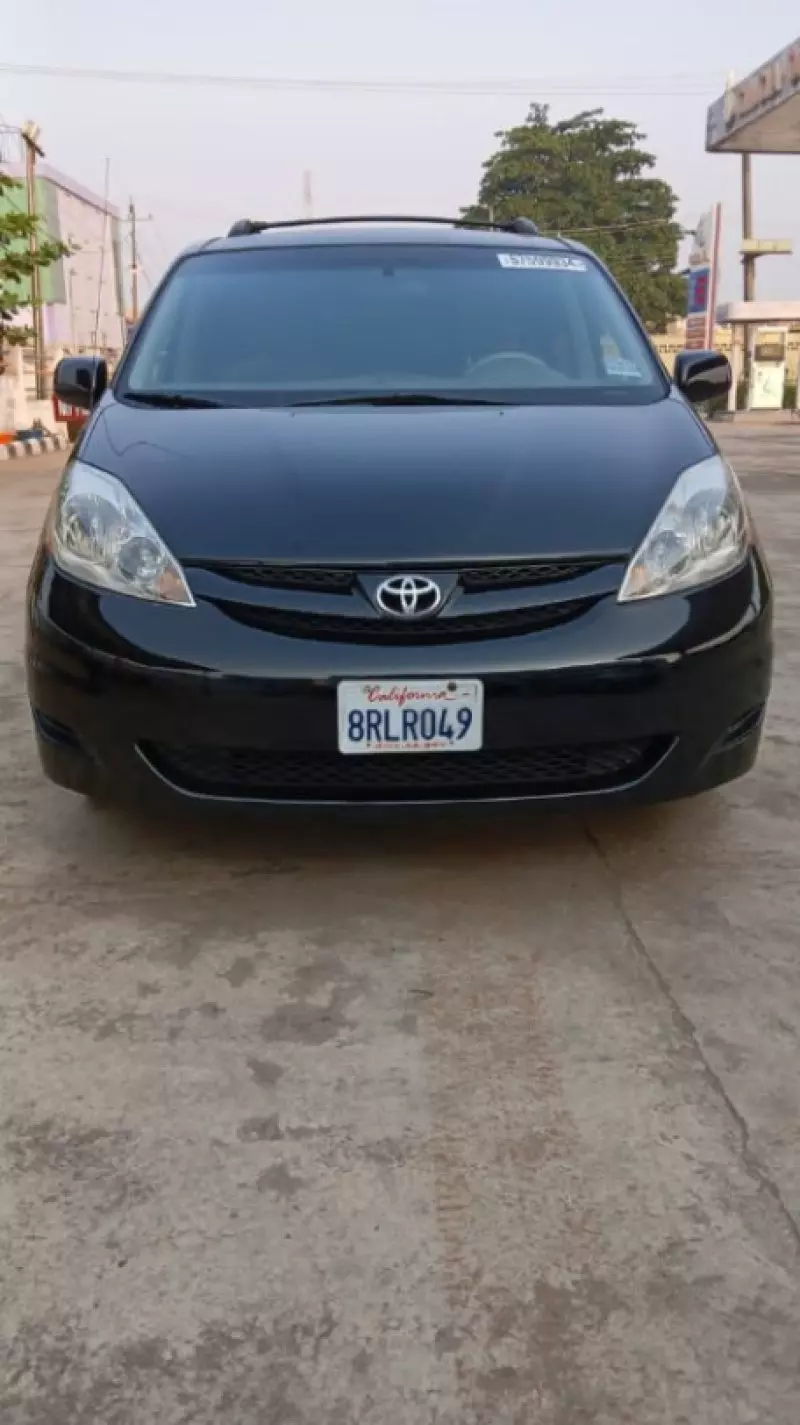Toyota Sienna   - 2008