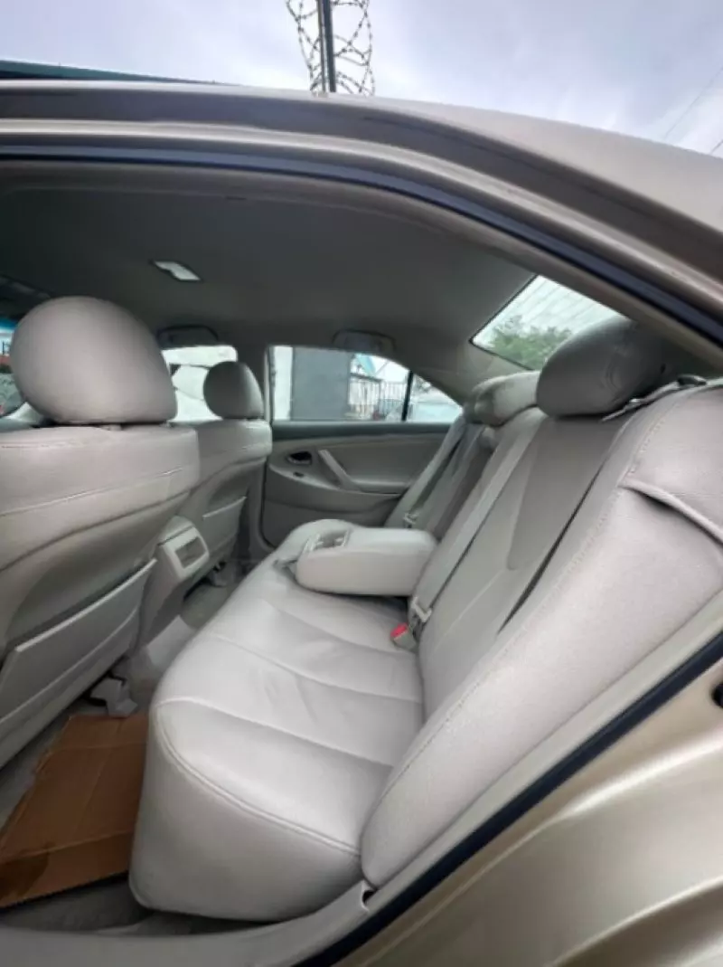 Toyota Camry   - 2011