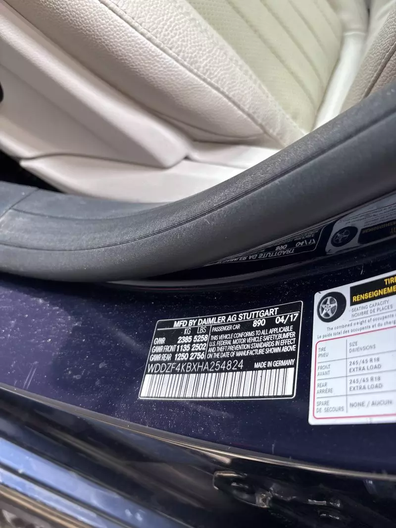 Mercedes-Benz E 300   -