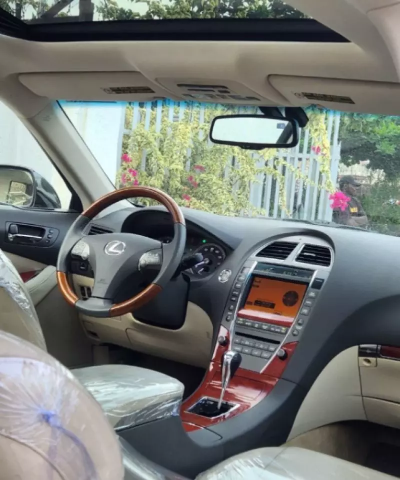 Lexus ES   - 2010