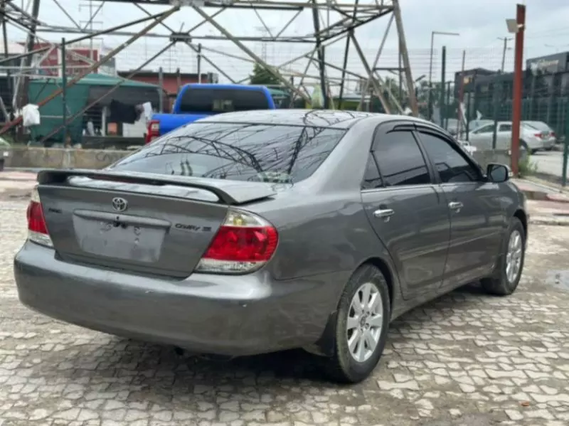 Toyota Camry   - 2006