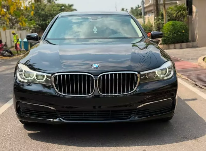 BMW 740   - 2019