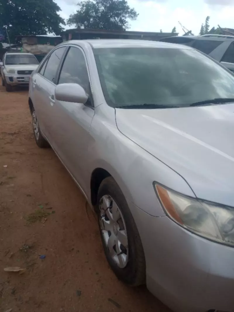 Toyota Camry   - 2009