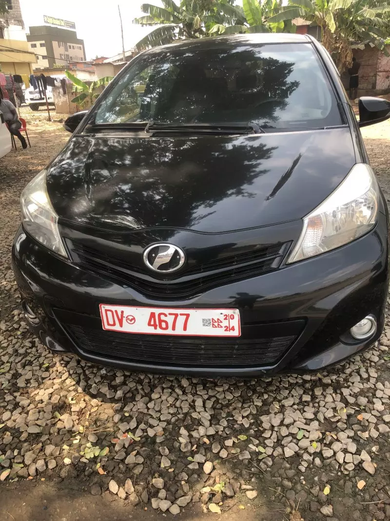 Toyota Vitz   - 2012