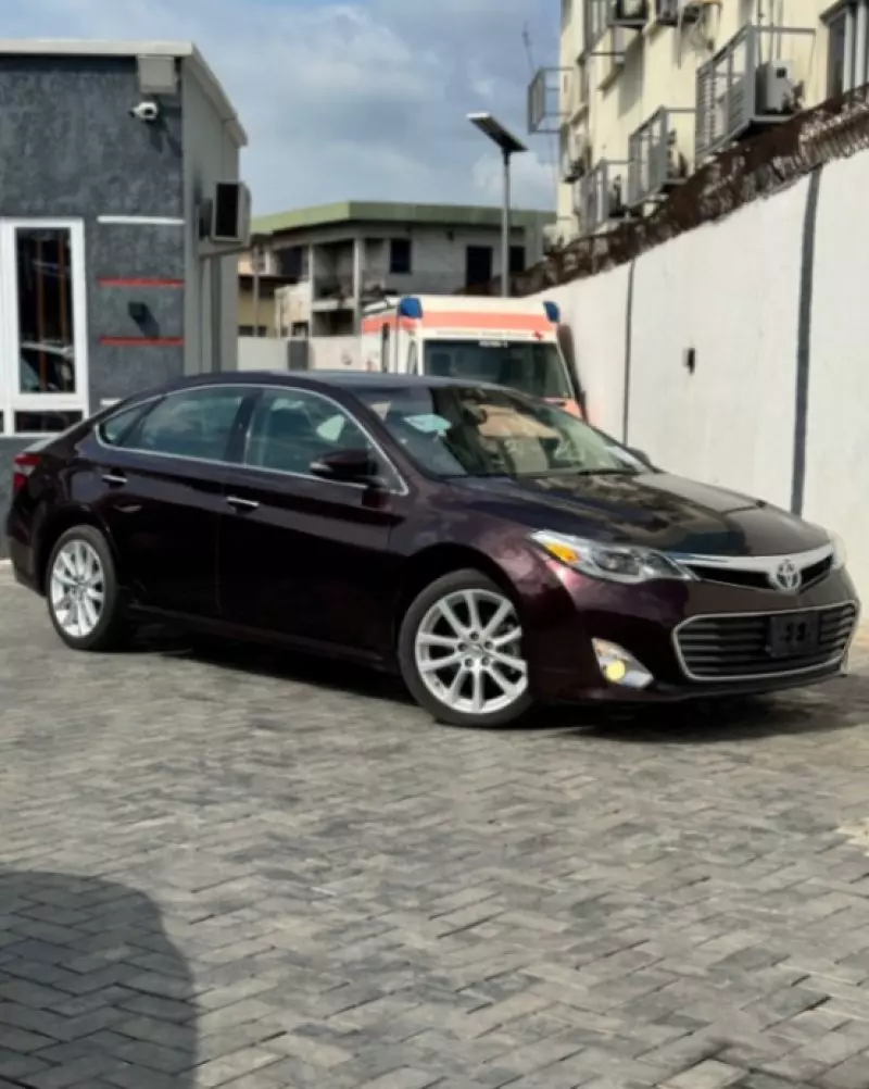 Toyota Avalon   - 2013