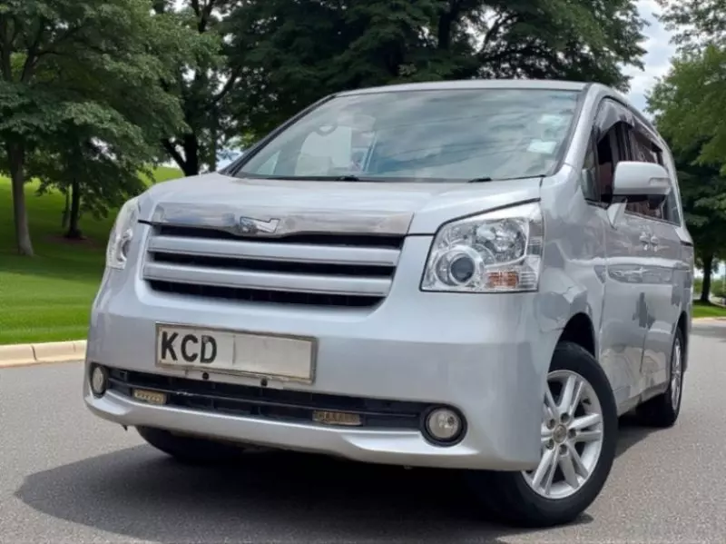 Toyota Noah   - 2008