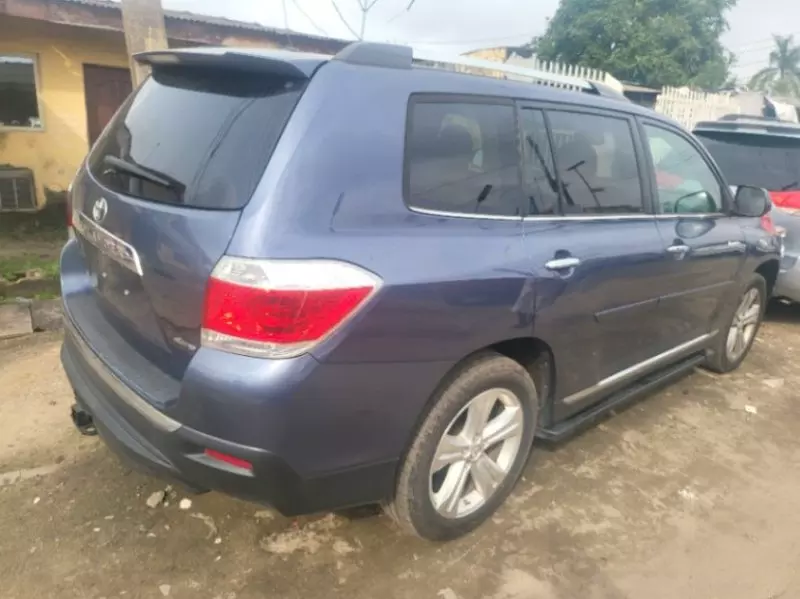 Toyota Highlander   - 2013