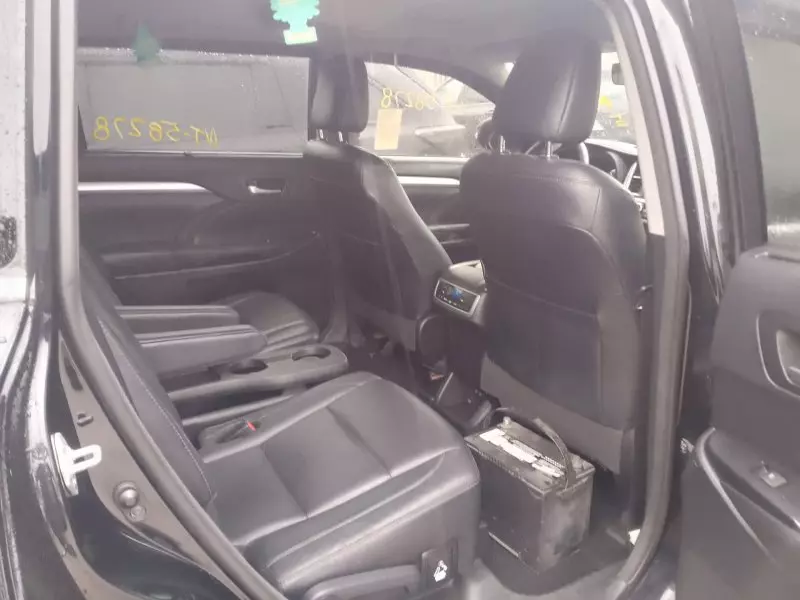 Toyota Highlander   - 2017
