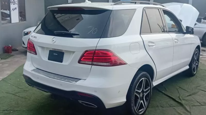 Mercedes-Benz GLE-Class   - 2017