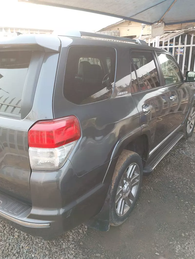 Toyota 4-Runner   - 2012