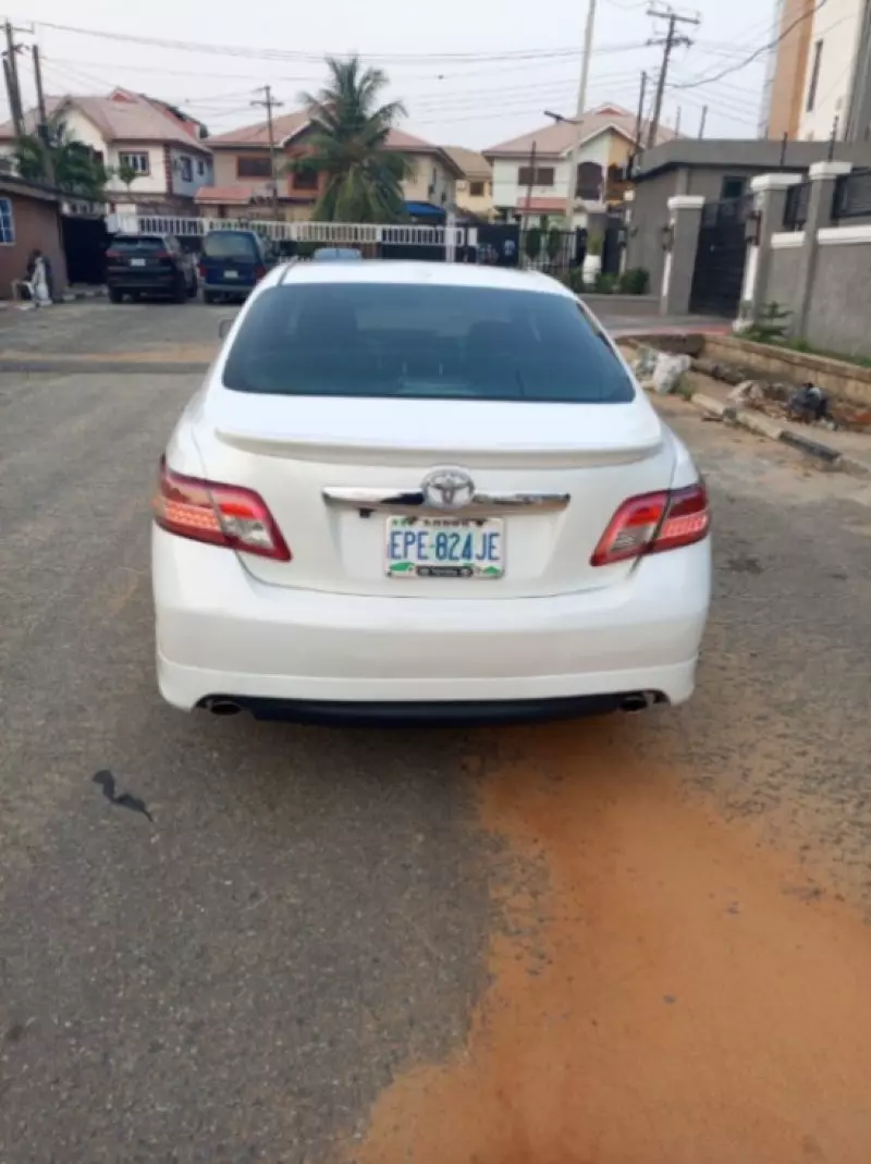 Toyota Camry   - 2011