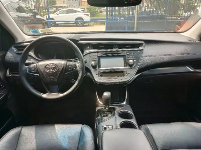 Toyota Avalon   - 2017