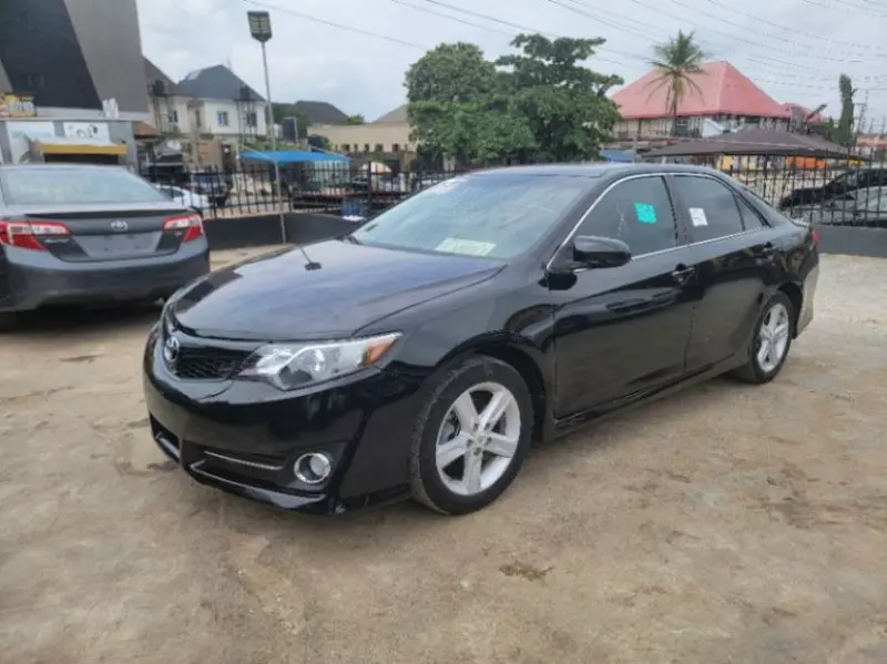 Toyota Camry   - 2012
