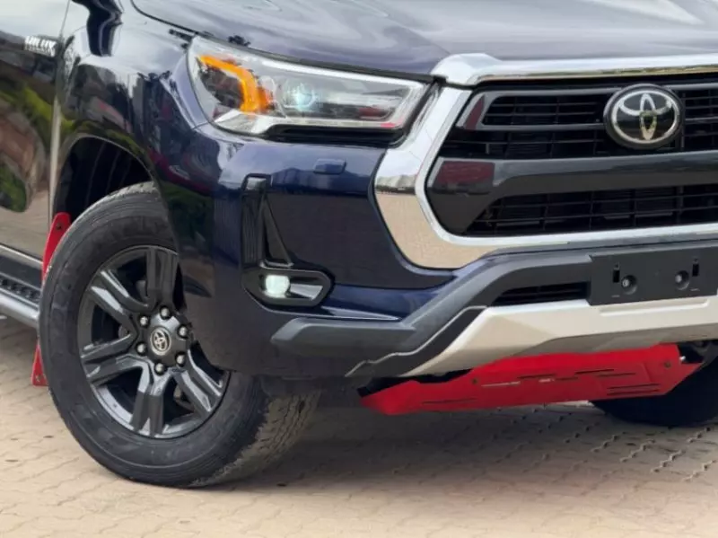 Toyota Hilux   - 2019