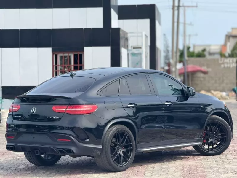 Mercedes-Benz GLE 63   - 2016