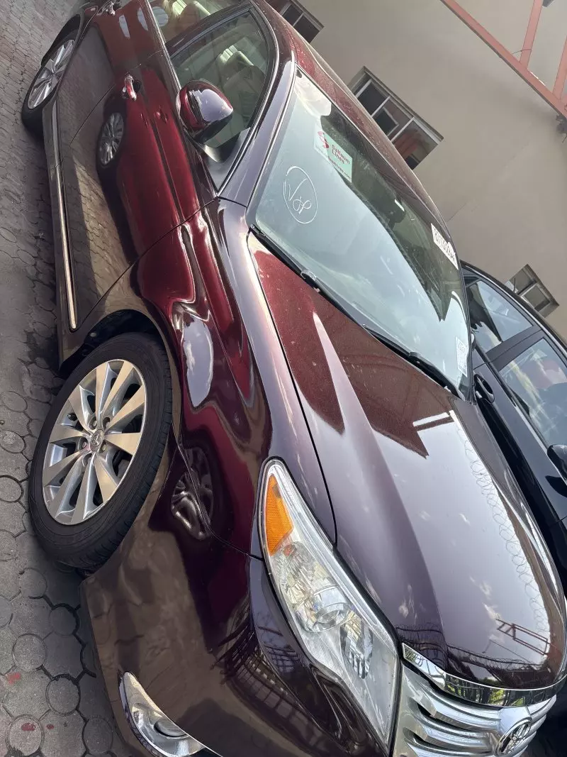 Toyota Avalon   - 2012
