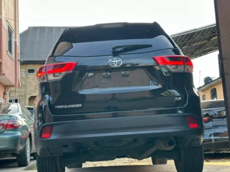 Toyota Highlander   -