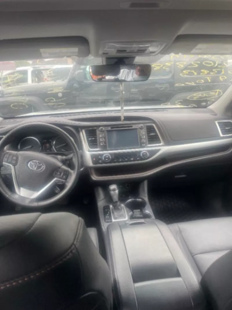 Toyota Highlander   - 2019